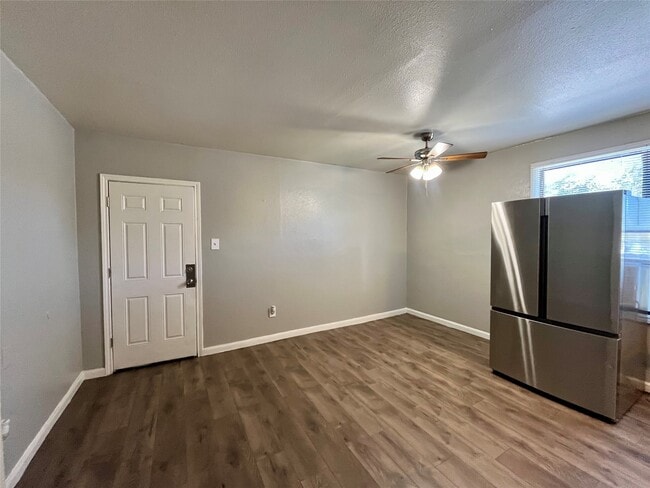 Building Photo - 2705 Lorraine St