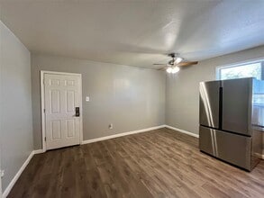 Building Photo - 2705 Lorraine St