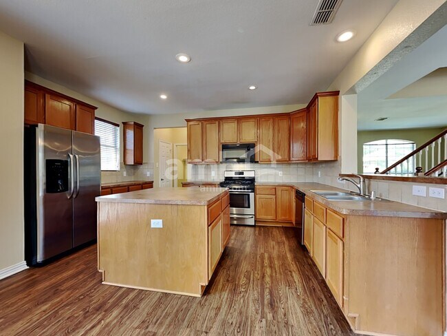 Foto del edificio - 8210 Hartford Drive