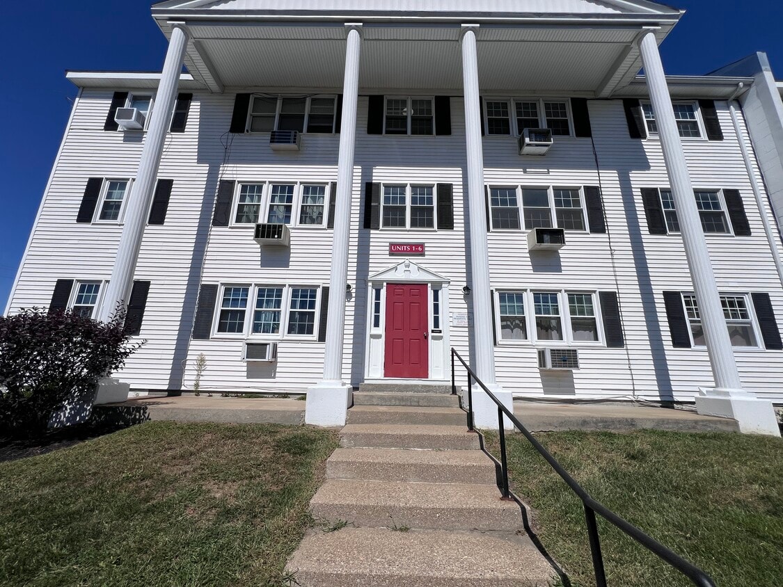 Primary Photo - 105 Portsmouth Ave
