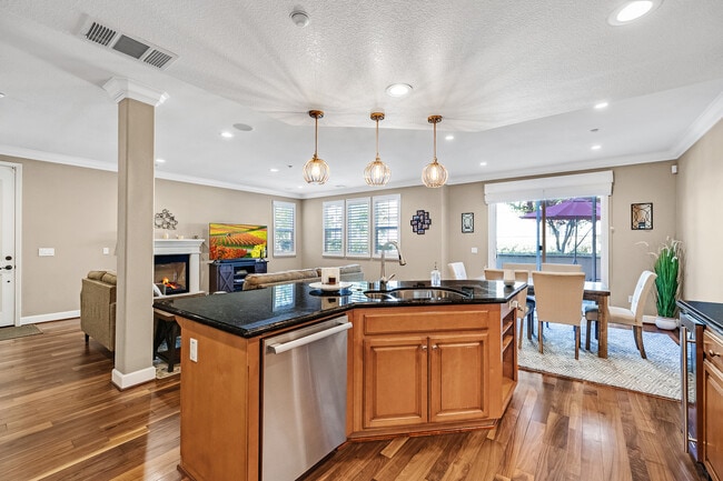 Building Photo - 588 Dovecote Ln