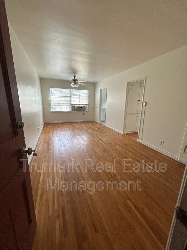 Building Photo - 3739 Los Feliz Blvd