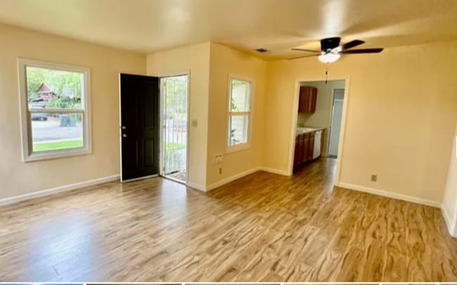 Building Photo - Cute As A Bug 2/1 Tahoe Park Gem!  Please read entire ad for viewings.