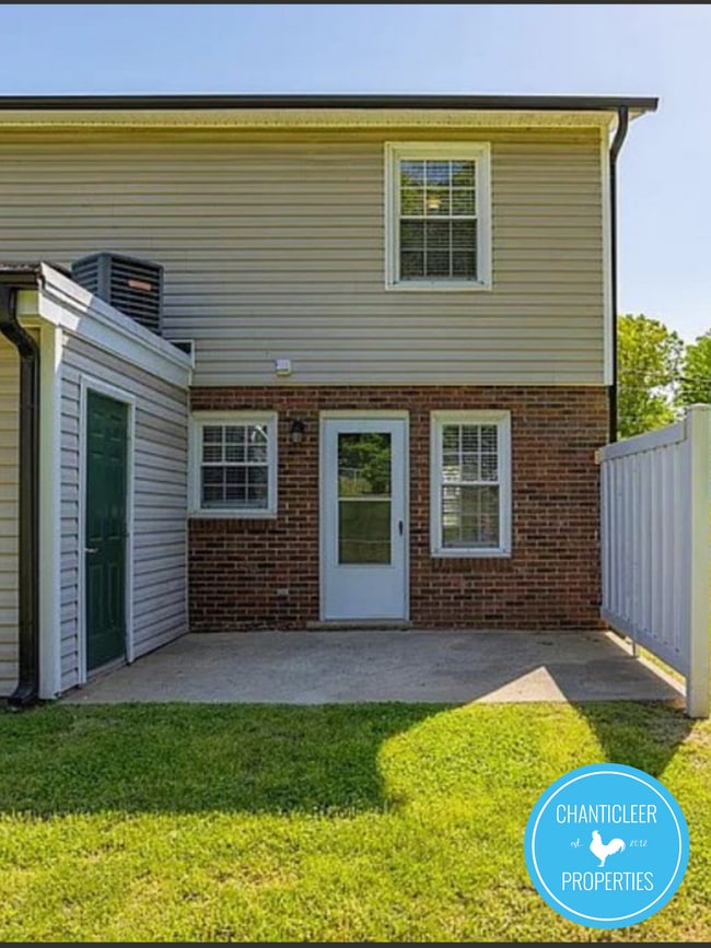 Building Photo - 501 Greenbriar Rd