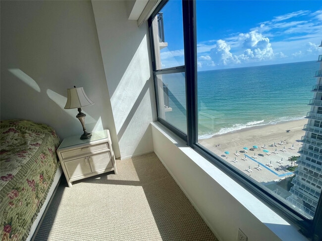 Building Photo - 3800 Galt Ocean Dr