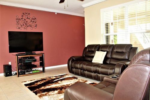 Foto del edificio - 5810 W Sample Rd