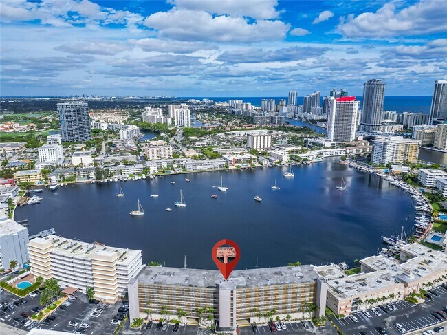 Foto del edificio - 400 Golden Isles Dr
