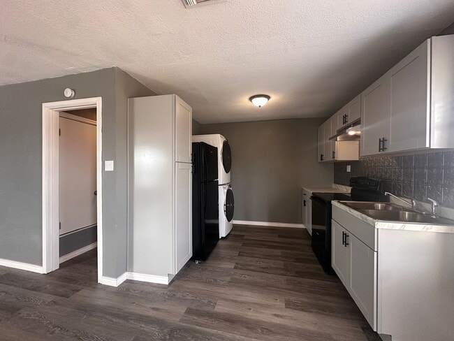 Building Photo - Fully Remodeled 2/1 in Bangs ISD