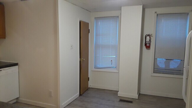 Foto del edificio - AVAILABLE JULY - 3 BED 1 BATH