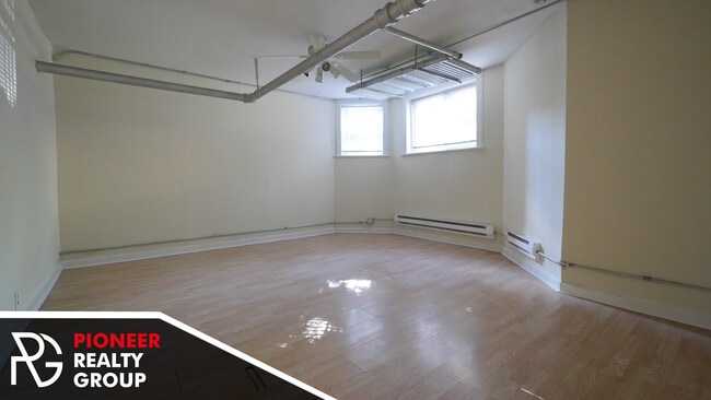 Building Photo - 4433 N Wolcott Ave