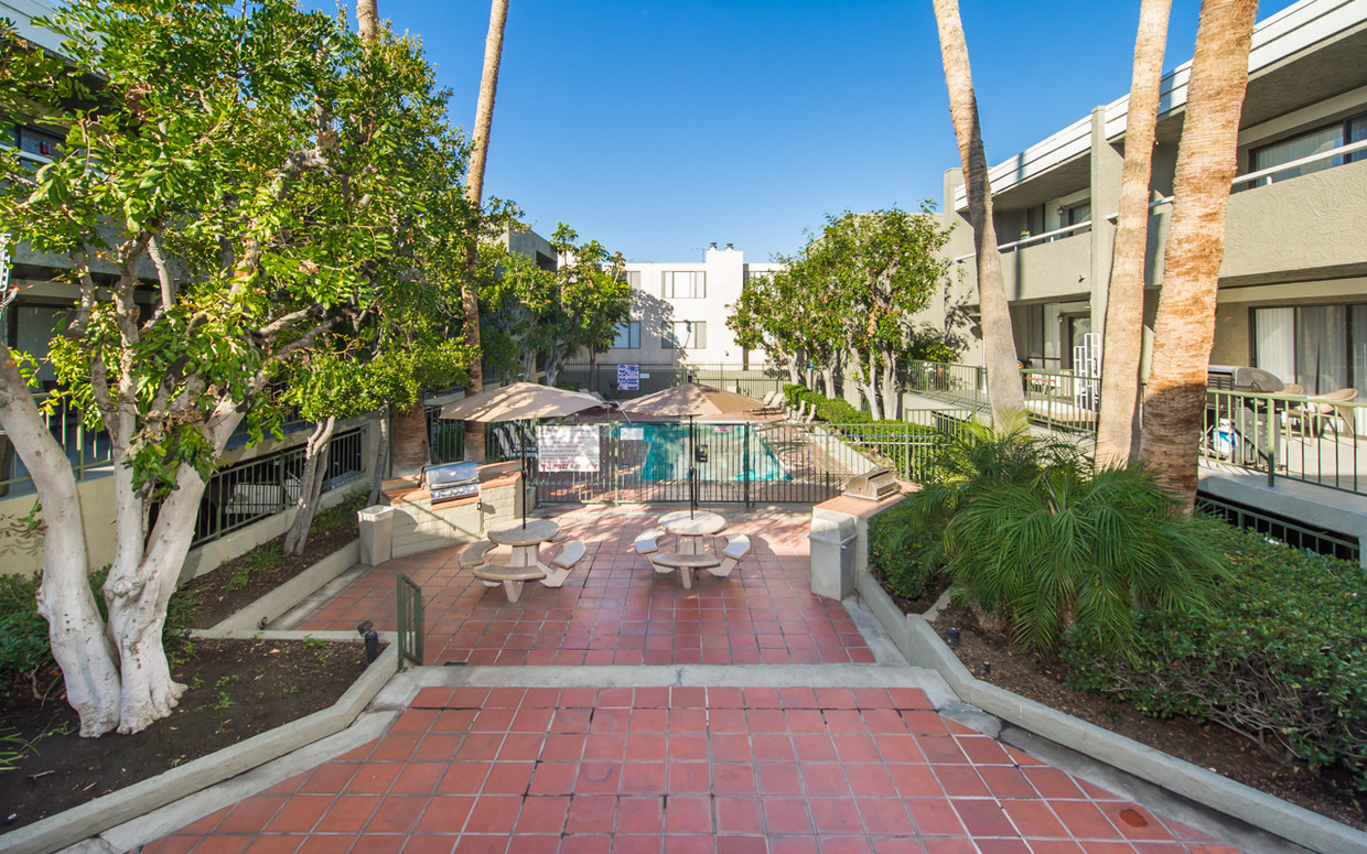 Encino Crest Apartments Apartments - 5455 Zelzah Ave Encino, CA ...