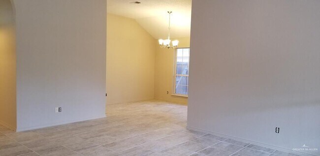 Building Photo - 17 Crown Pointe Blvd