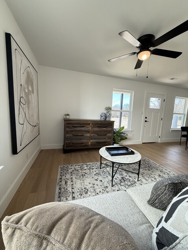 Foto del edificio - 1126 W Cato Springs Rd