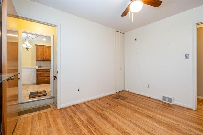 Building Photo - 32725 Grinsell Dr