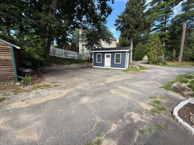 Foto del edificio - 5 Rock Pond Ave