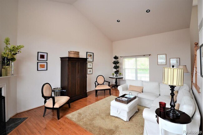 Foto del edificio - 4890 Spring Meadow Dr
