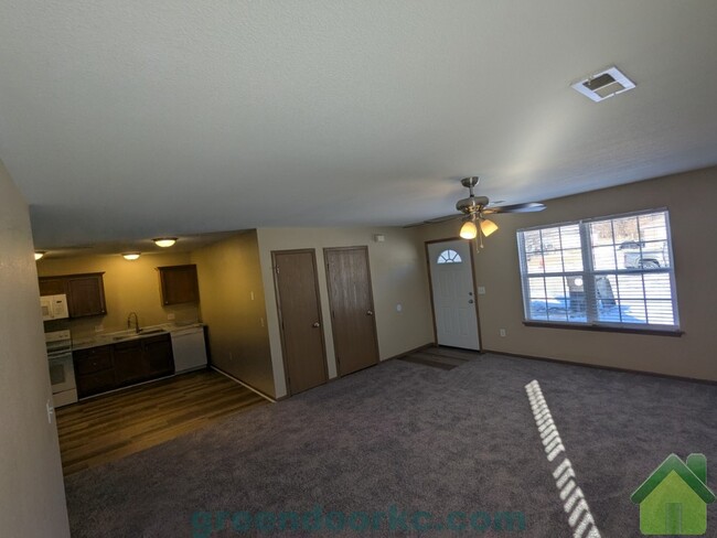 Foto del edificio - 1007 Fall Meadow Ln