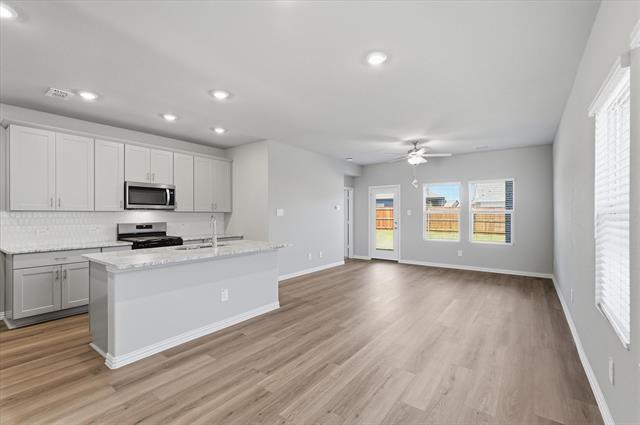 Building Photo - 712 Leavenworth Dr