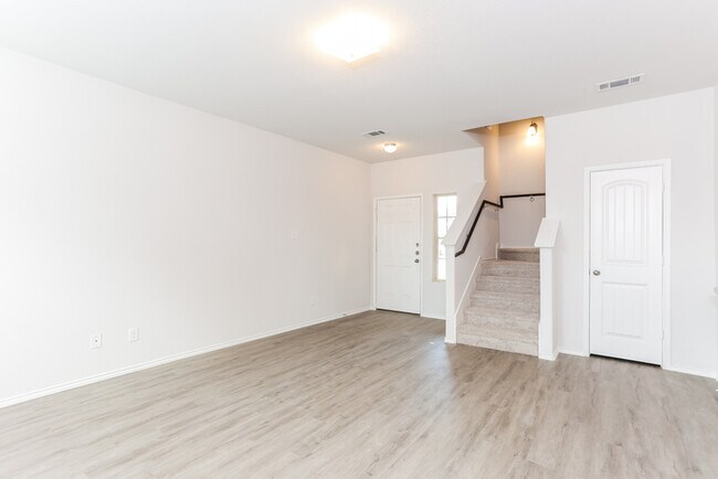 Foto del edificio - 8300 Runner Oak Ln