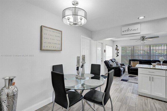Foto del edificio - 3871 NW 4th Pl