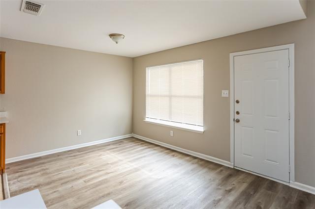 Foto del edificio - 831 Mayfield Dr