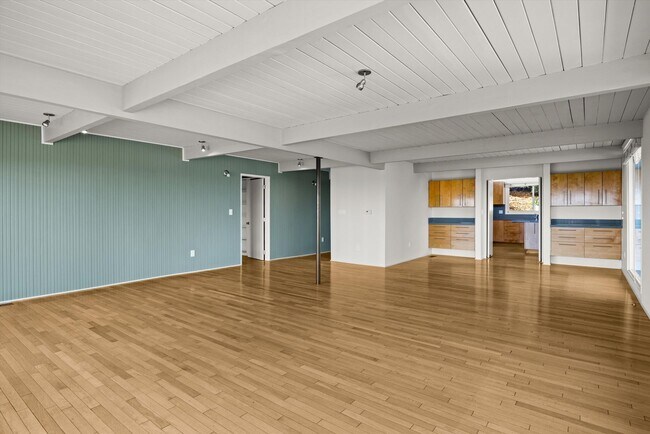 Foto del edificio - One of a kind, mid century modern home in Mission Canyon with ocean and mountain views