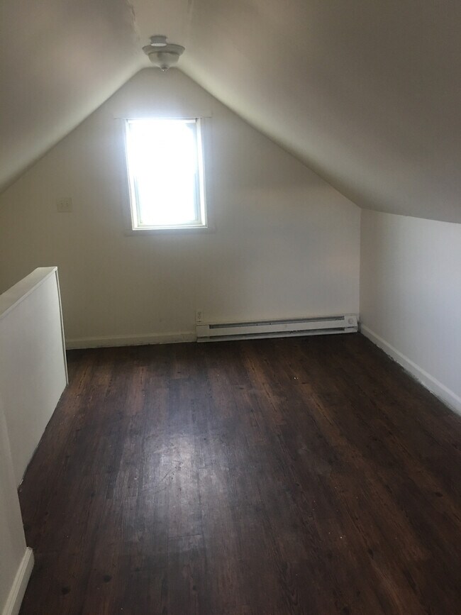 Building Photo - 751 Reinhard Ave