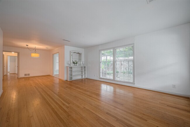 Foto del edificio - 3610 Glen Haven Blvd
