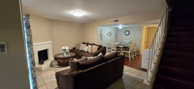 Foto del edificio - 7918 Prestwood Dr