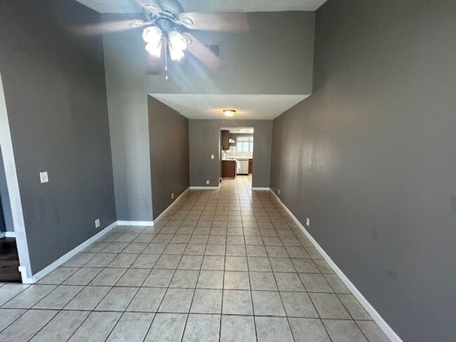 Building Photo - 2835 E Norman Ave