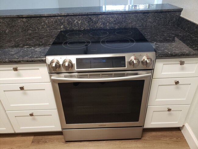 Foto del edificio - 2 Bedroom Condo in Bennett Valley