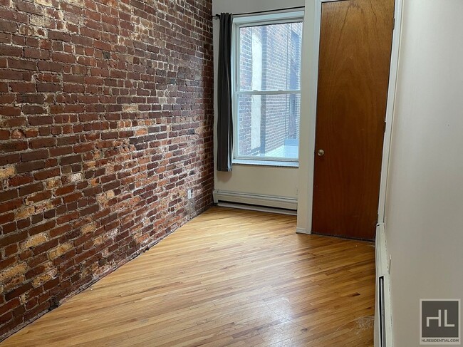 Building Photo - BRIGHT PARK SLOPE 3BR NEAR F, G & R TRAINS!!