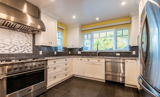 Foto del edificio - Luxury Single-Story Los Gatos Estate | Remodeled Throughout | Resort-Style Backyard