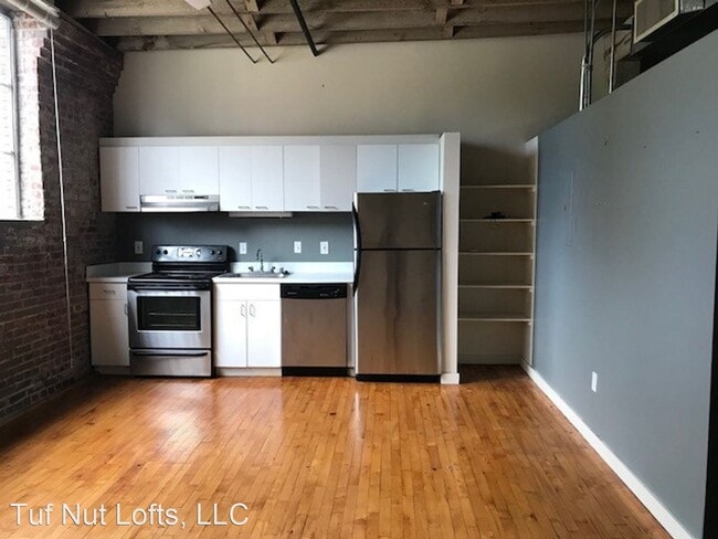 Building Photo - 423 E 3rd St
