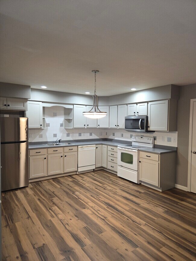 kitchen - 490 Ellefson St