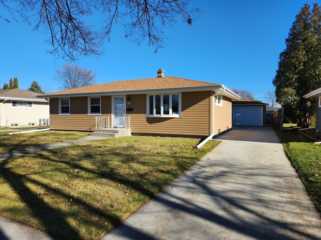 3219 S 10th St, Sheboygan, WI 53081 House Rental in Sheboygan, WI