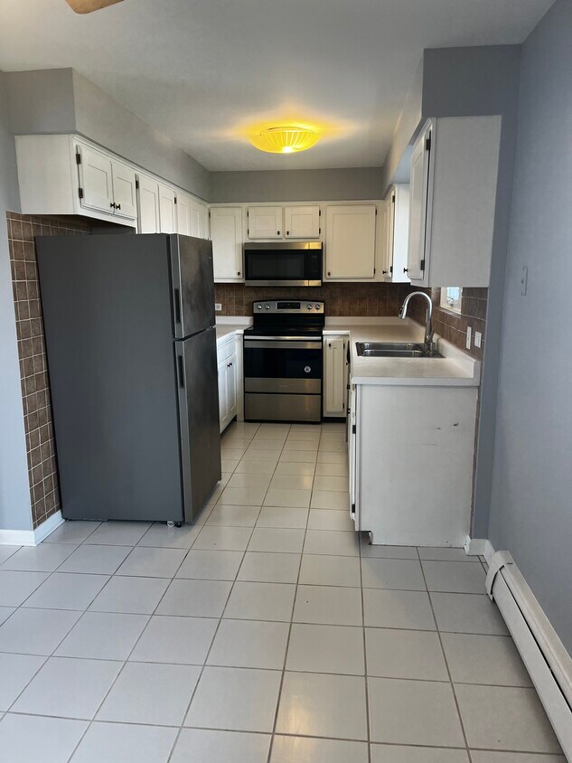 Primary Photo - 9032 W 140th St
