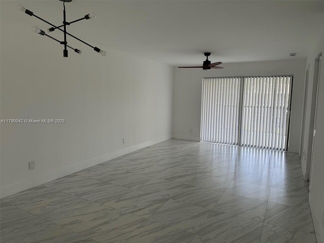 Building Photo - 3399 Foxcroft Rd