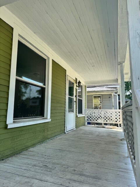 Building Photo - 647 Prentice Ave