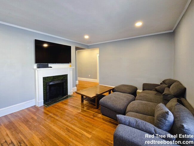 Foto del edificio - 235 Chestnut Hill Ave