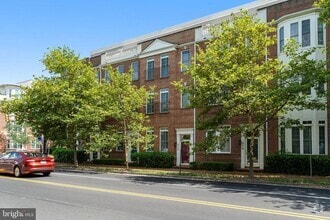Building Photo - 906 Slaters Ln