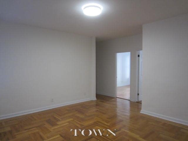 Building Photo - 332 E 84th St