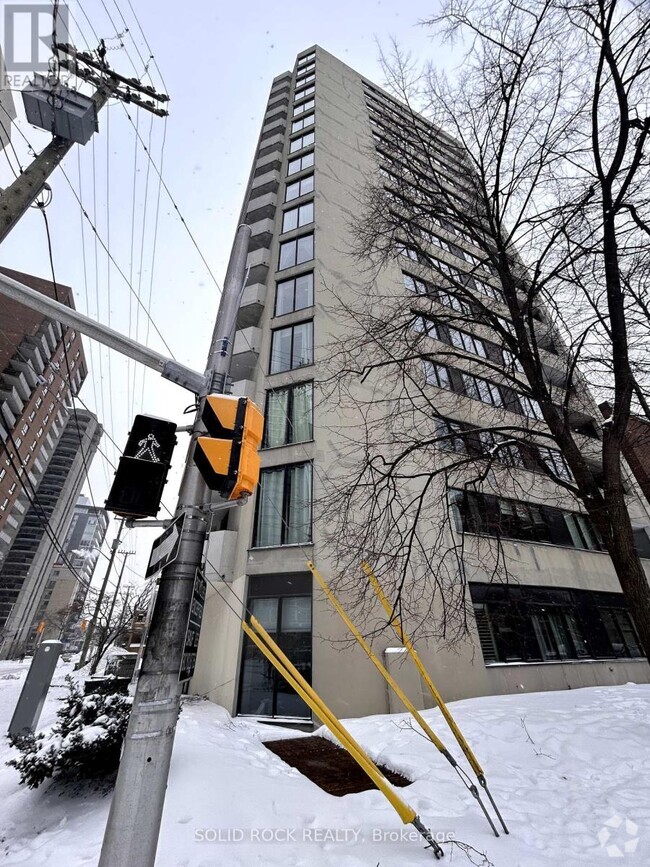 Building Photo - 200-1200 Bay St