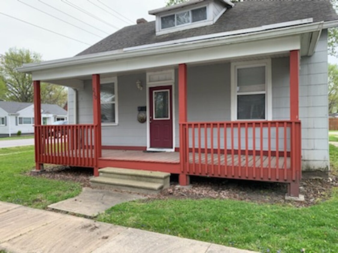 Primary Photo - 2 Bed House with Garage