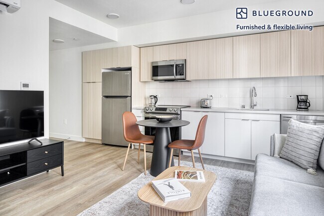 Building Photo - 2033 Blake St