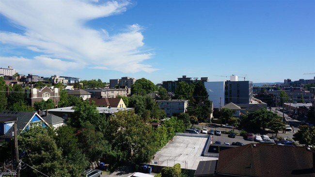 Foto del edificio - 1728 12th Ave