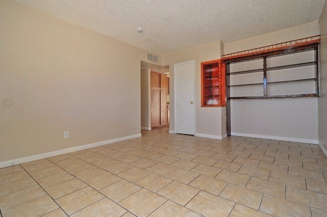 Building Photo - 6154 W Hollyhock Dr