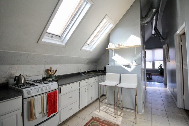 Foto del edificio - 2927 N Lawndale Ave