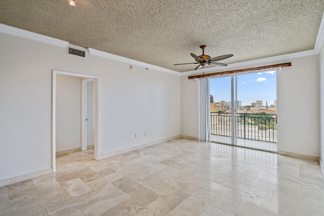 Building Photo - 616 Clearwater Park Rd