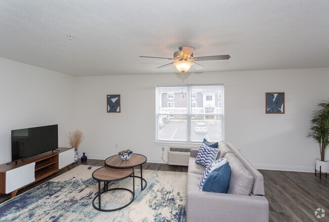 2BR, 2BA - 935 SF - WestRidge Flats